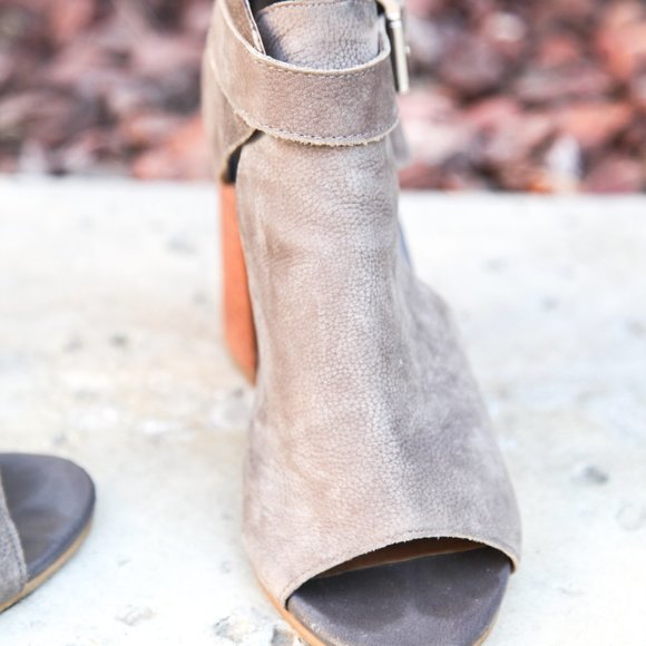 10th and Union Open Toe Block Heel Bootie - Picture 2 of 4